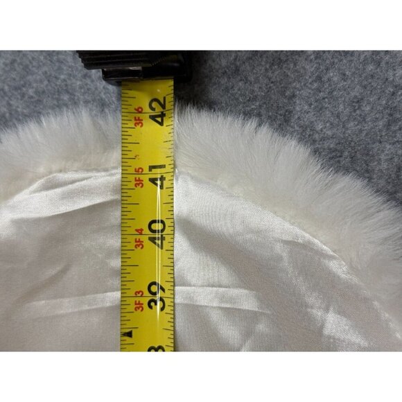 White Faux Fur Shawl Wrap Cape Women's Stole with Satin Lining & Brooch Clasp - Picture 3 of 5